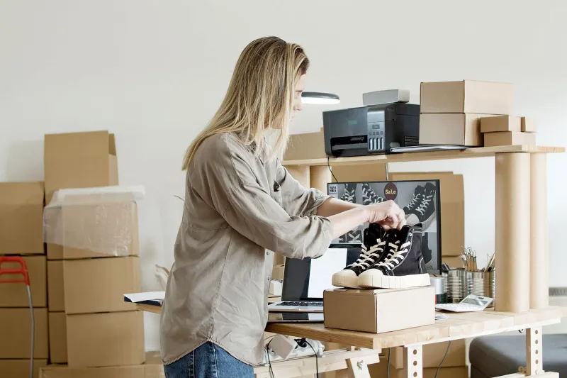Dropshipping ou import direct : le vrai match pour les entrepreneurs marocains qui veulent vendre en ligne