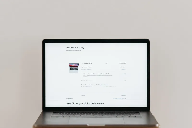 Avis clients en ligne : comment repérer les commentaires bidons avant d'acheter au Maroc
